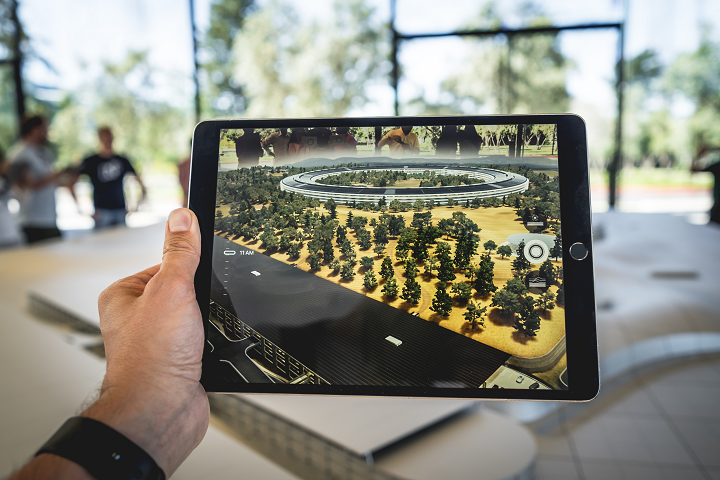 How Augmented Reality is Changing the Future of Retail How Augmented Reality is Changing the Future of Retail